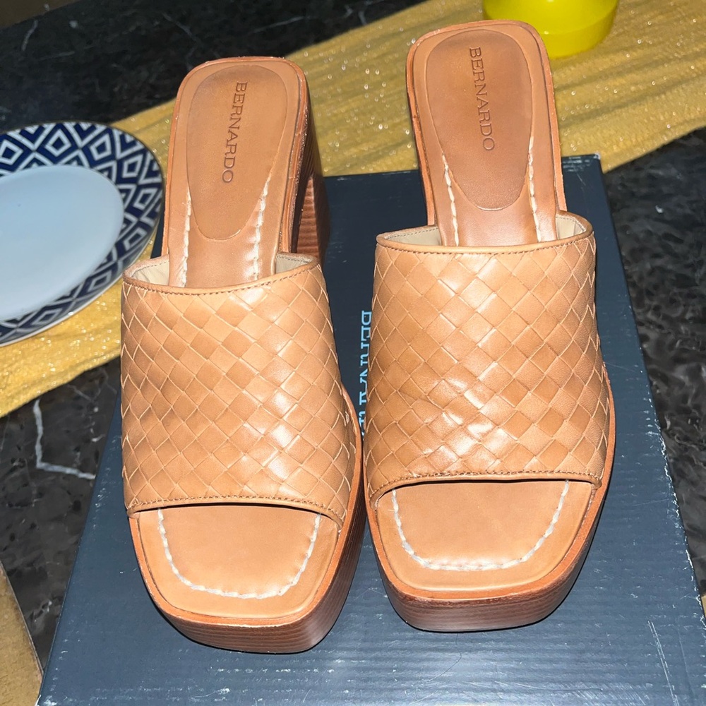 Brand new never worn Bernardo Style Kenny